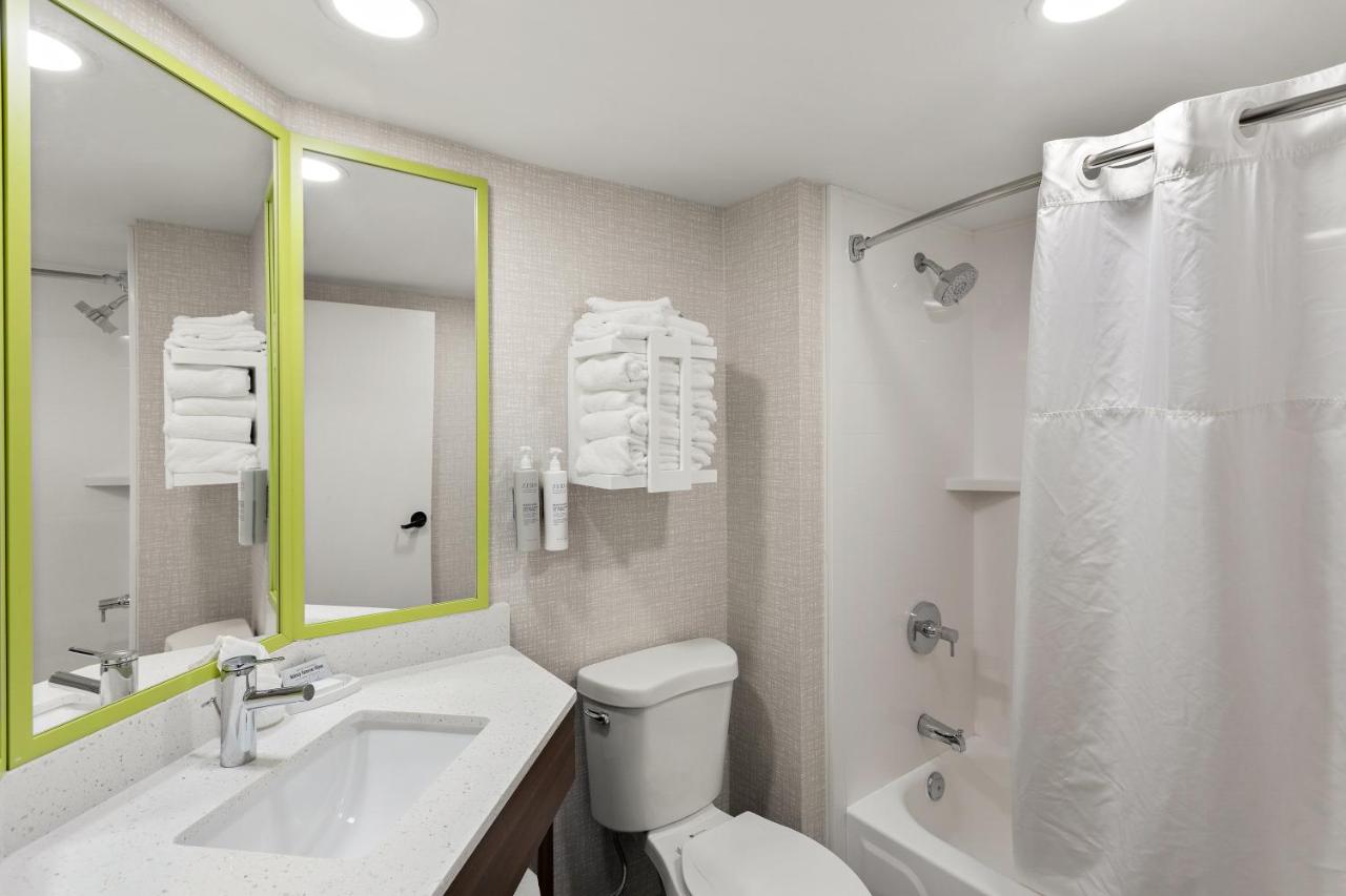 Double Room with Two Double Beds - Non-Smoking at Hampton Inn Bridgeport/Clarksburg
