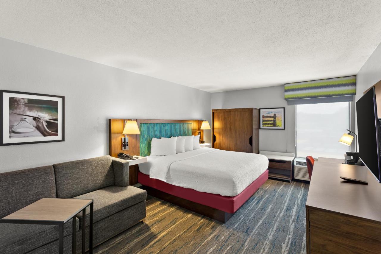 King Room with Sofa Bed - Non-Smoking at Hampton Inn Bridgeport/Clarksburg