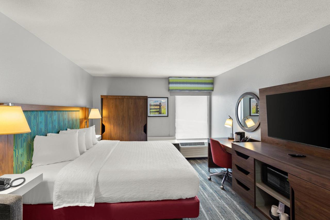 King Room with Sofa Bed - Non-Smoking at Hampton Inn Bridgeport/Clarksburg