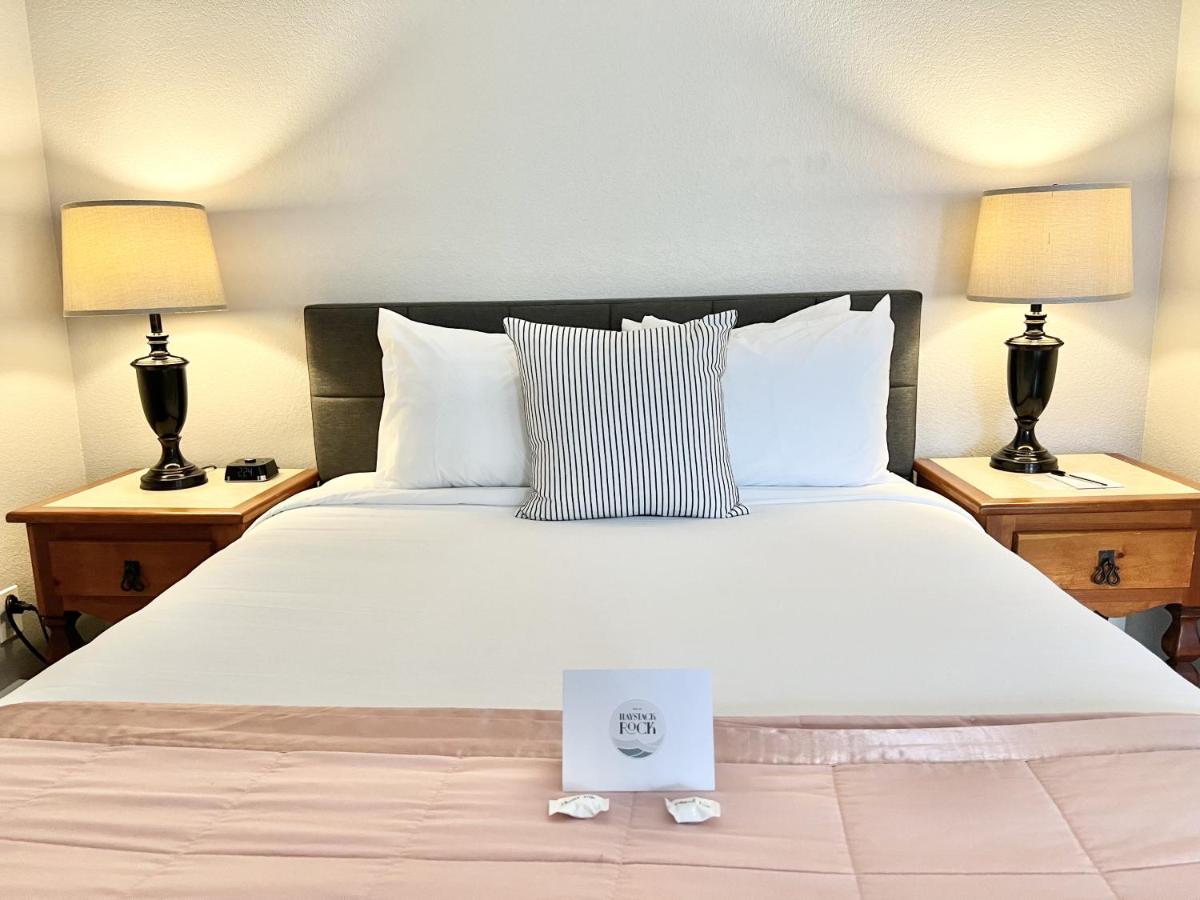 | Inn at Haystack Rock
