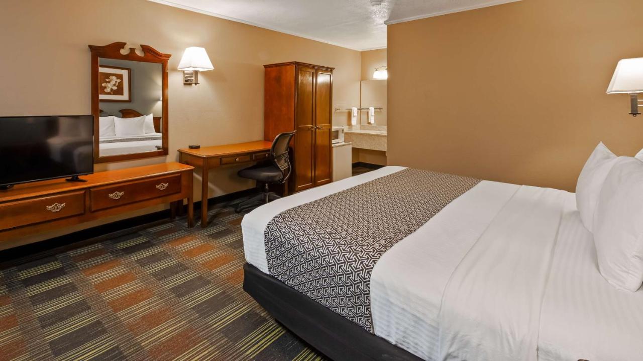 | SureStay Hotel by Best Western Cameron