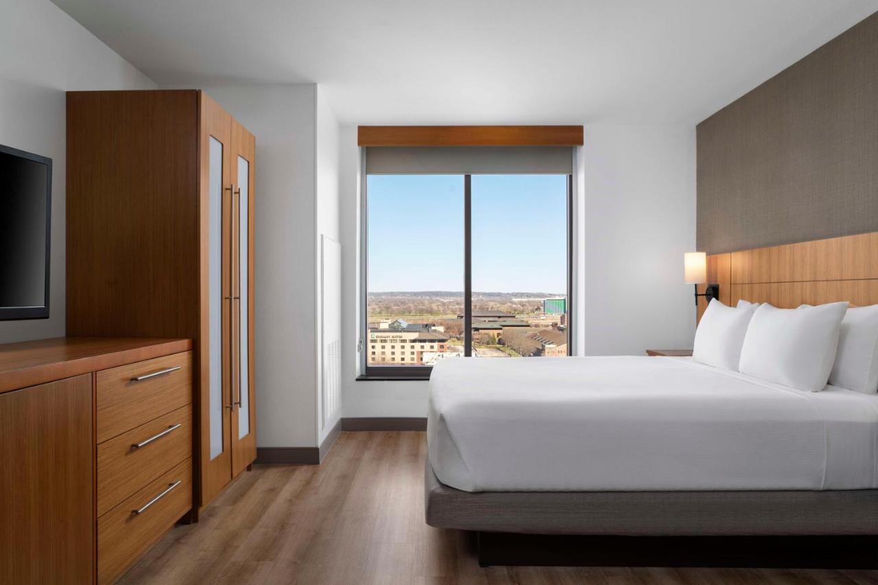 King Room - Disability Access with Roll-In Shower at Hyatt Place Omaha Downtown Old Market