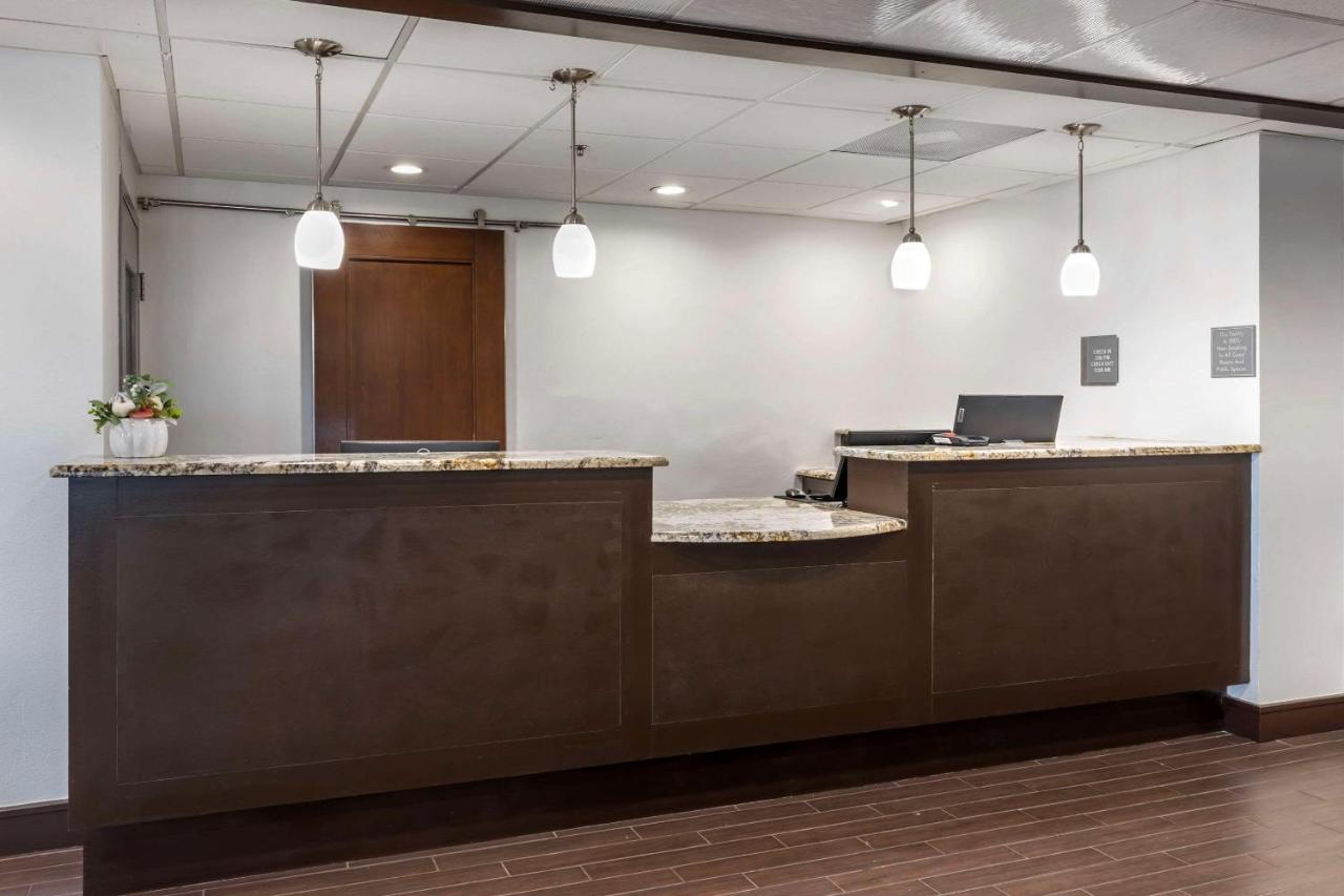 | Best Western Plus Dallas Love Field North Hotel
