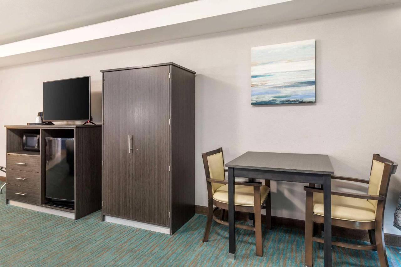 | Best Western Plus Dallas Love Field North Hotel