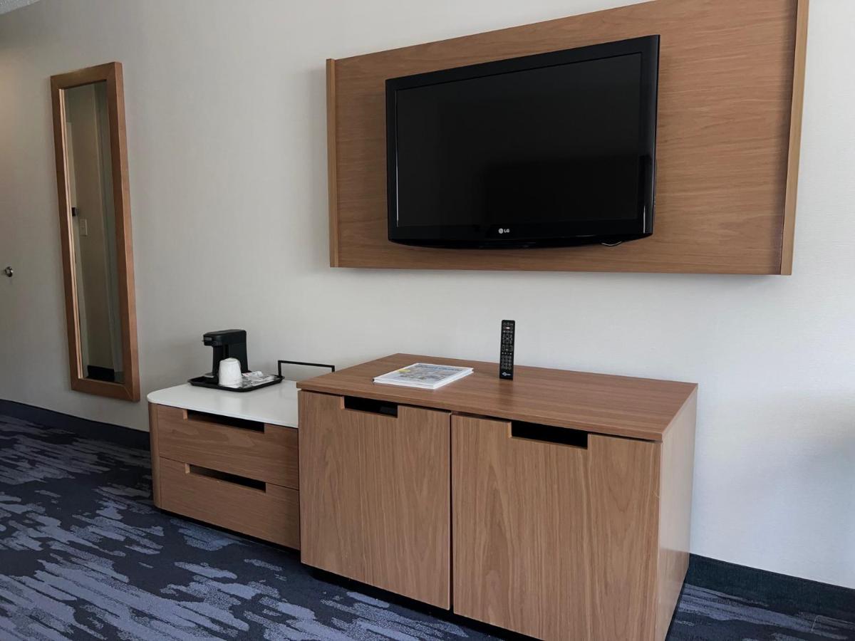 | Fairfield Inn & Suites Detroit Farmington Hills