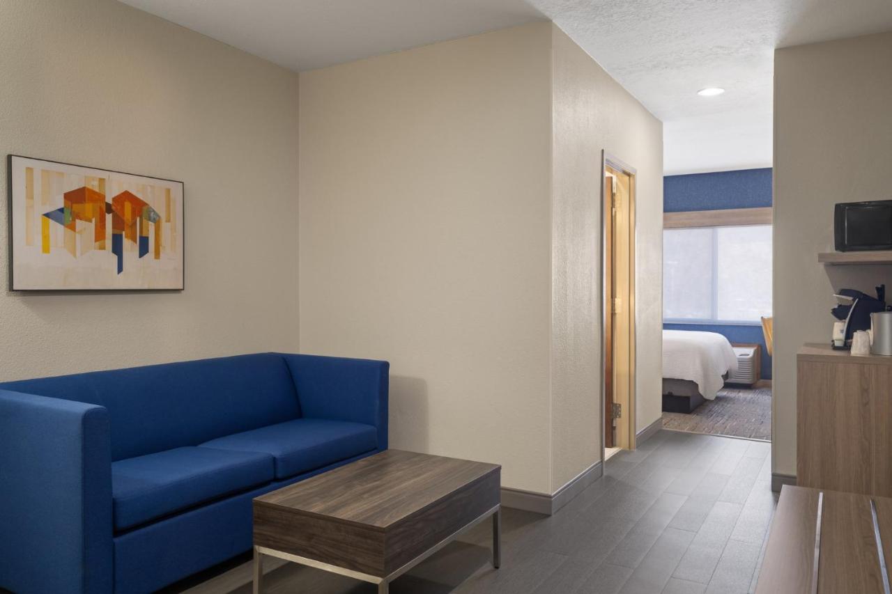 One-Bedroom Queen Suite at Holiday Inn Express & Suites American Fork - North Provo by IHG
