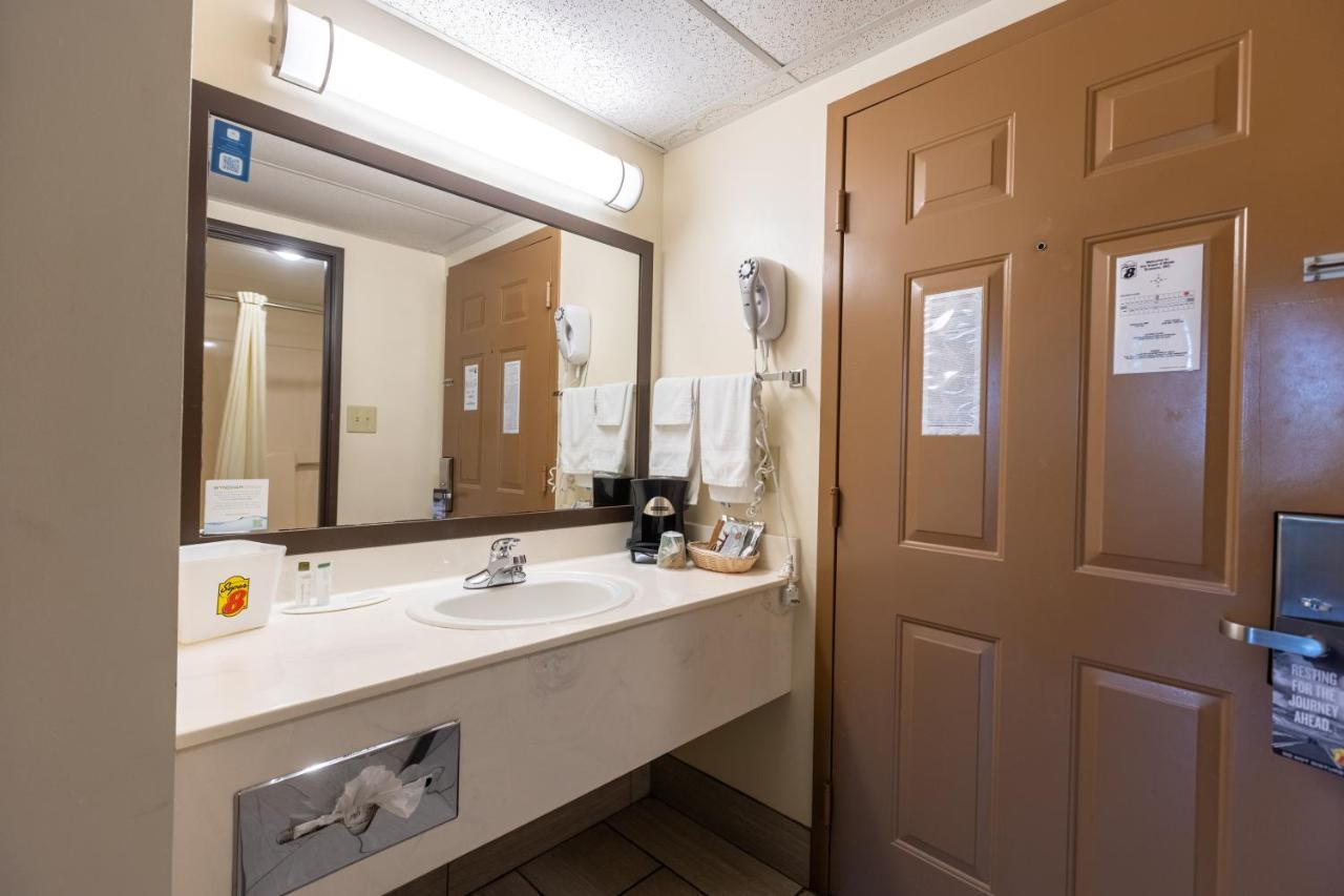 | Super 8 by Wyndham Branson/Andy Williams Theatre