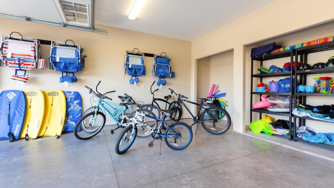 | ONCE UPON A TIDE Charming 4BR KaMilo Home with Bikes and Beach Gear
