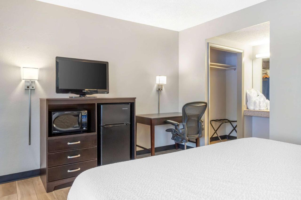 | Days Inn by Wyndham Wrightstown