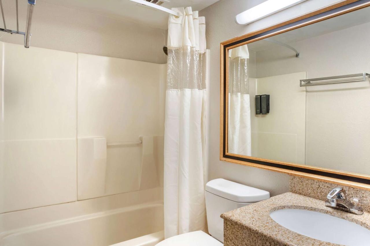 | Days Inn by Wyndham Wrightstown