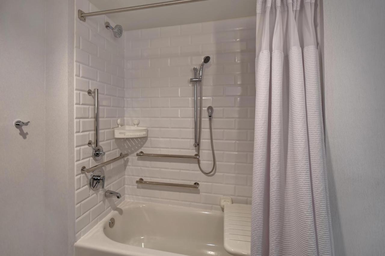 Deluxe Guest room, 1 King, Sofa bed at Four Points by Sheraton Boston Newton