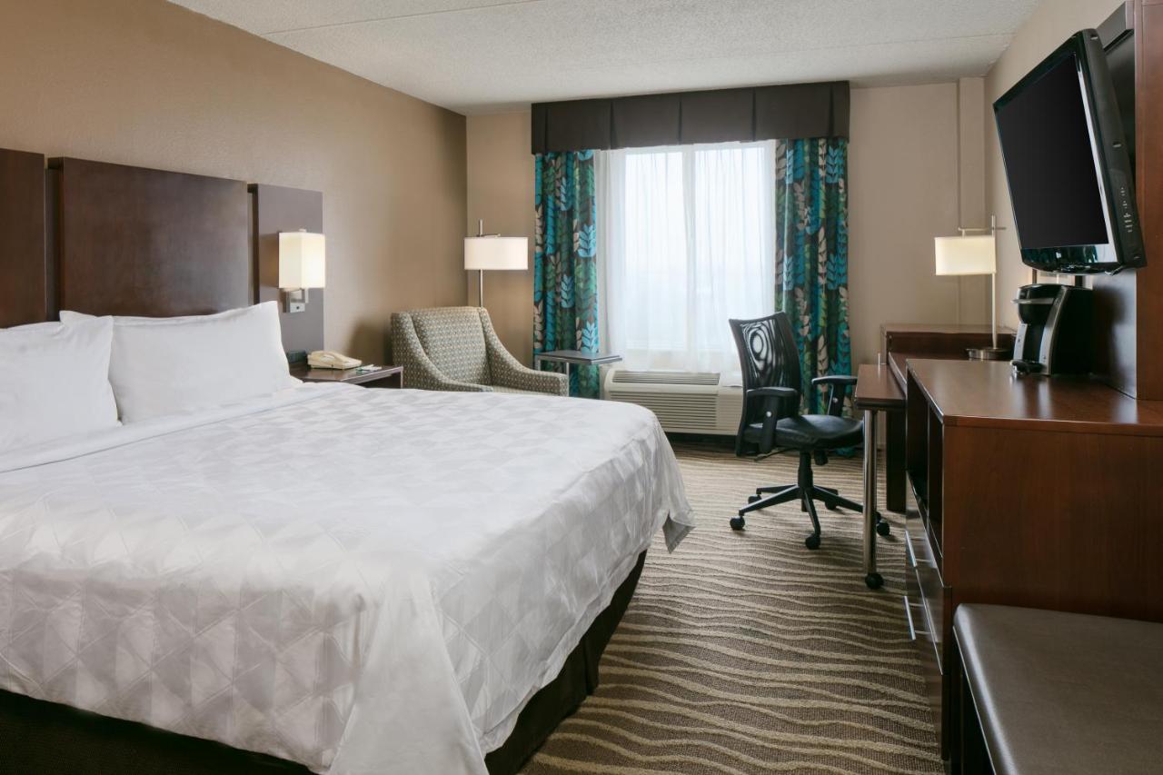 | Holiday Inn Hotel & Suites Overland Park-West, an IHG Hotel