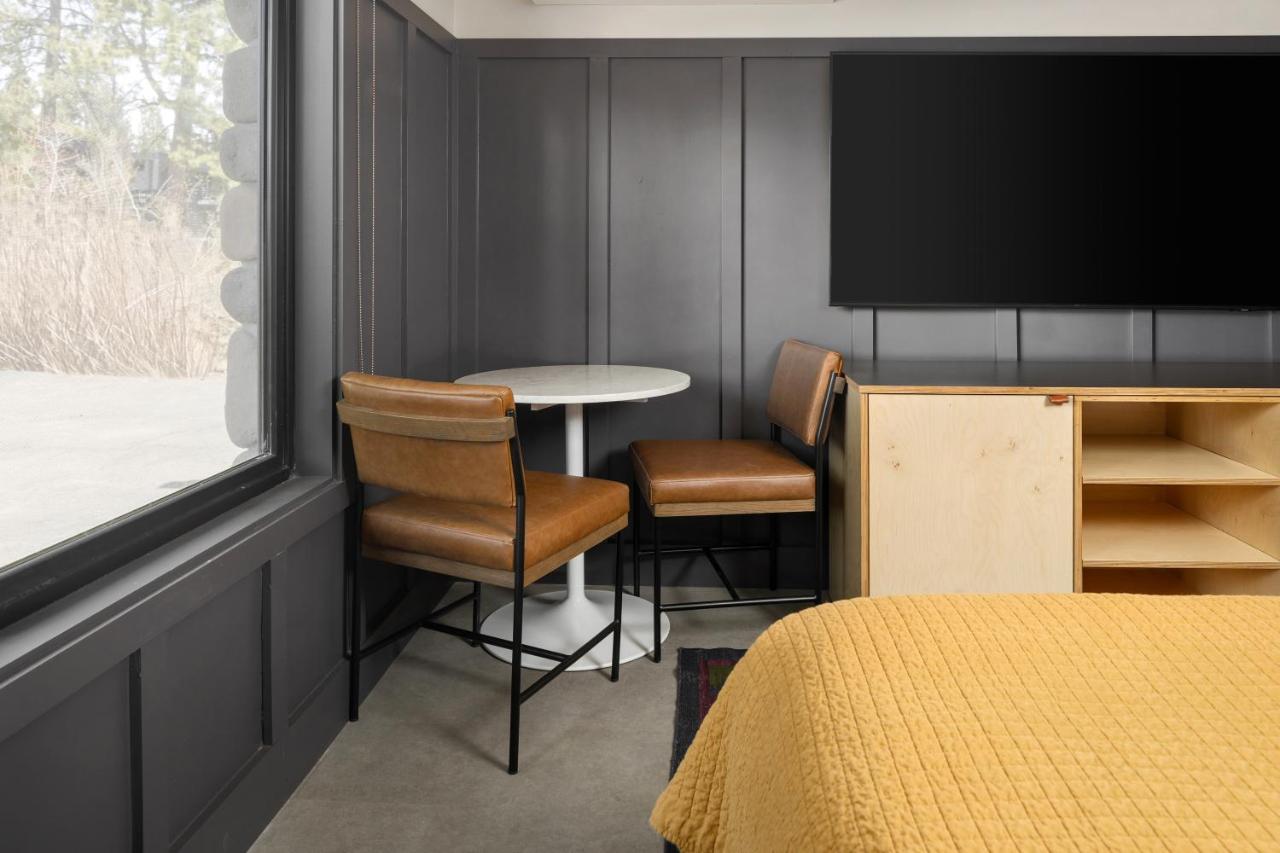 King Room at The Coachman Hotel