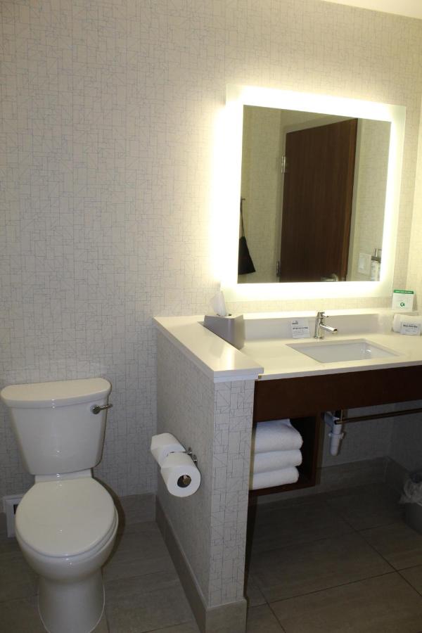 Standard Room at Holiday Inn Express and Suites Gettysburg by IHG
