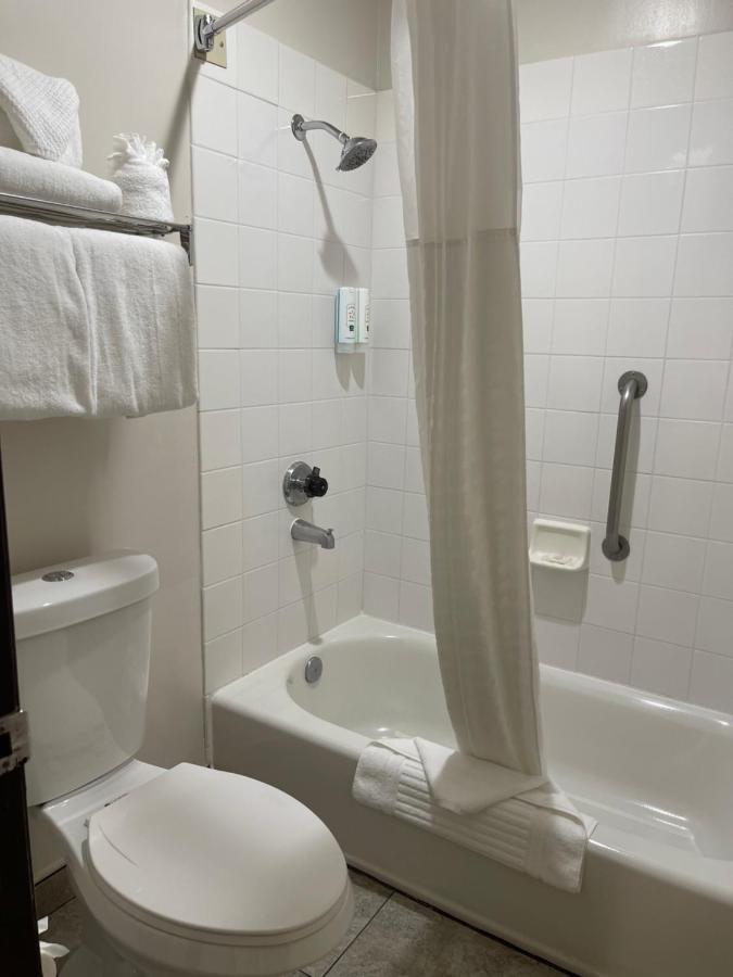Standard Room, 1 King Room, Non Smoking at Quality Inn Ontario Airport Convention Center