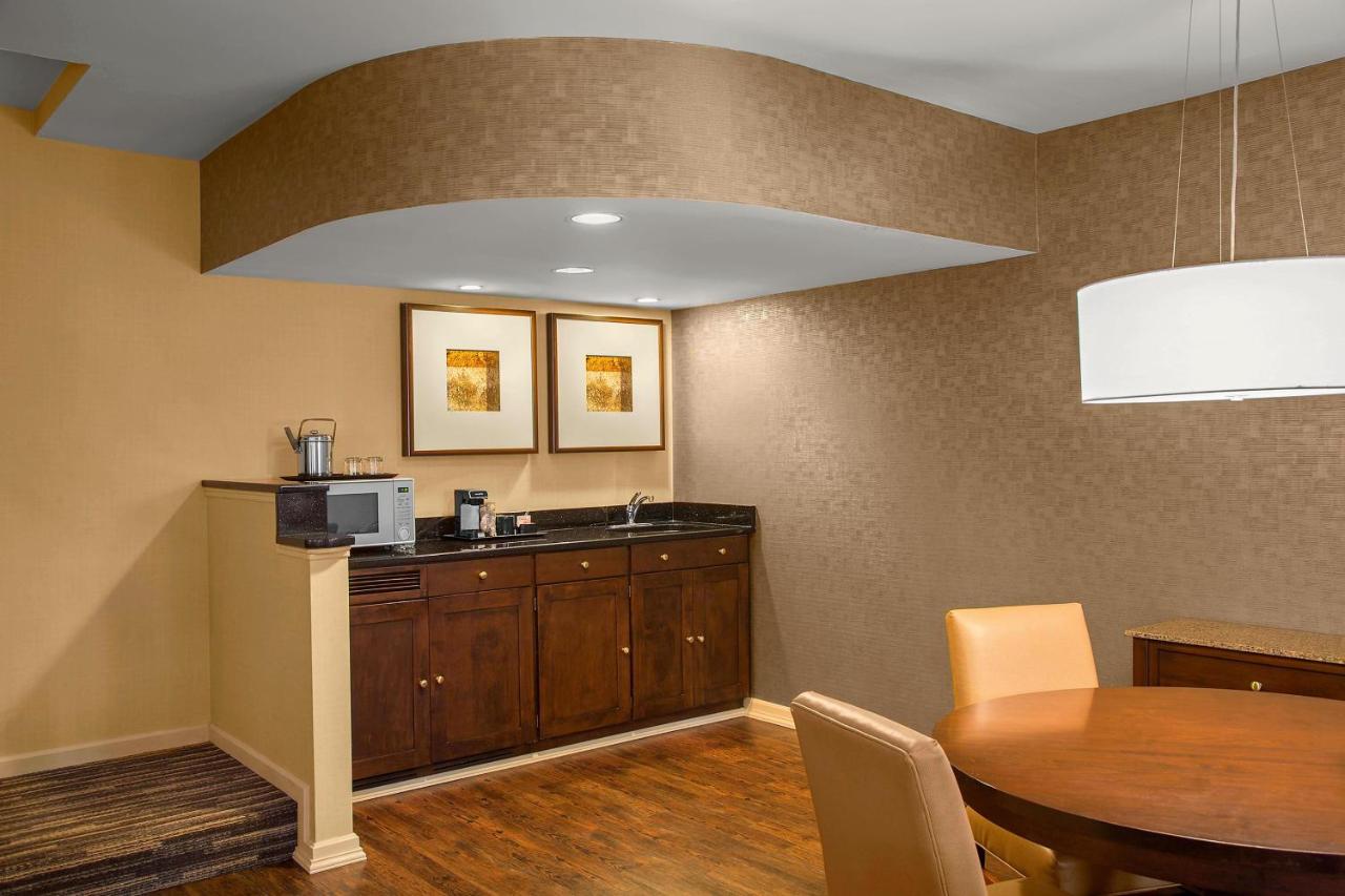 | Sheraton Suites Akron Cuyahoga Falls