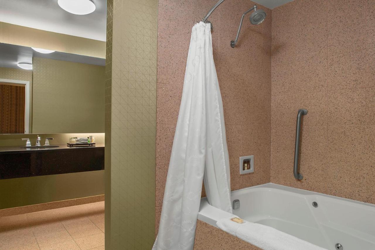 | Sheraton Suites Akron Cuyahoga Falls