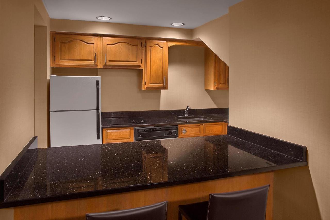 | Sheraton Suites Akron Cuyahoga Falls