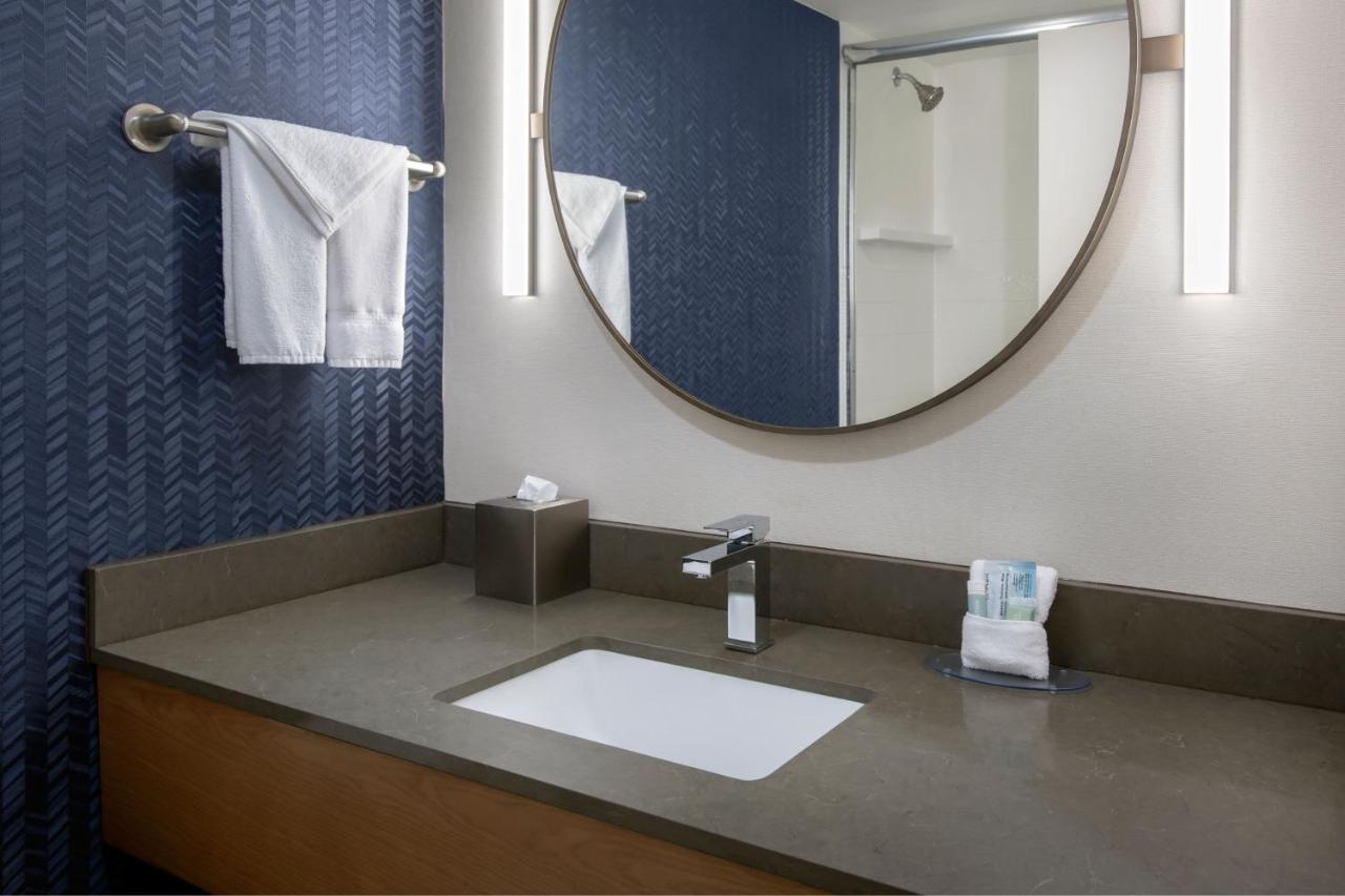 | Fairfield Inn Rochester Airport