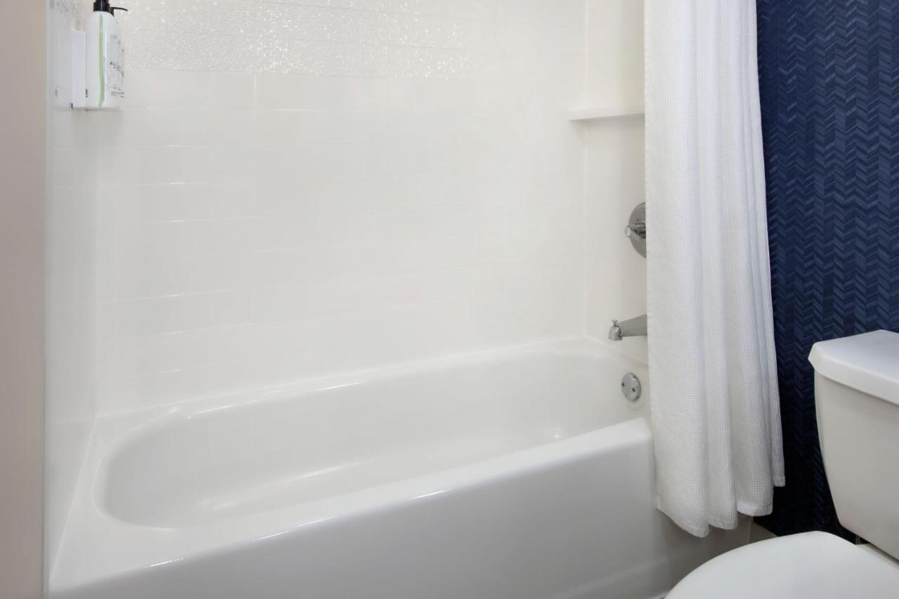 | Fairfield Inn Rochester Airport