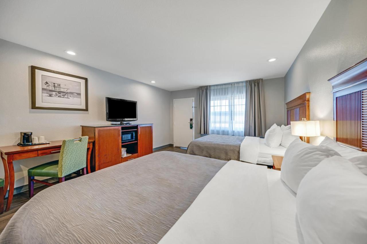 Queen Room with Two Queen Beds - Non-Smoking at Quality Inn Santa Cruz Downtown Area