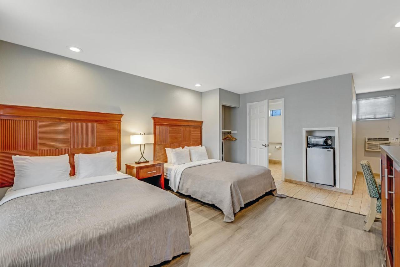 King Room with Roll-In Shower  - Accessible/Non-Smoking at Quality Inn Santa Cruz Downtown Area