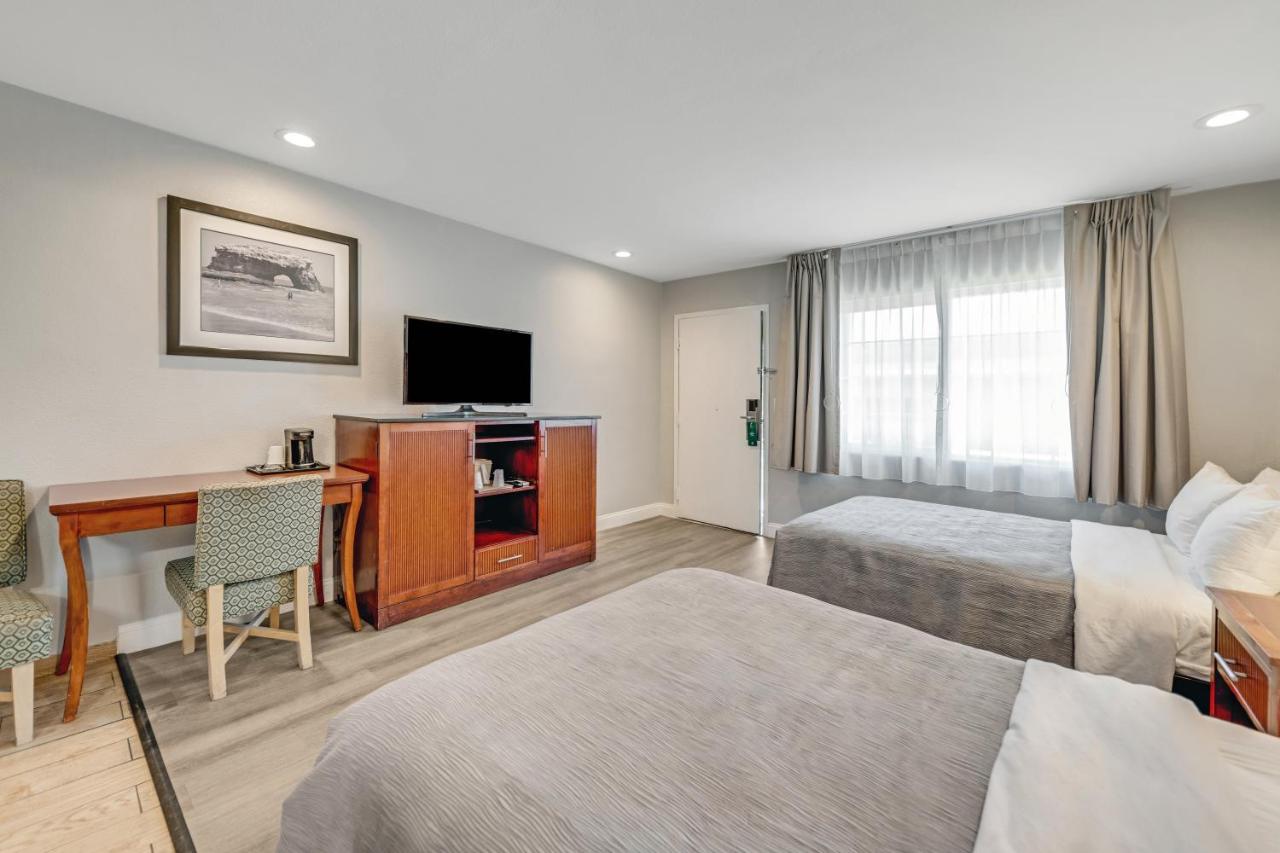 King Room with Roll-In Shower  - Accessible/Non-Smoking at Quality Inn Santa Cruz Downtown Area