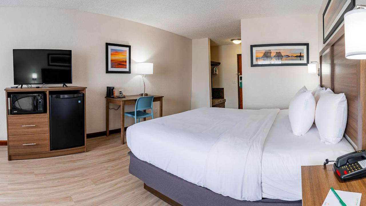 King Room - Non-Smoking at Quality Inn Milan - Sandusky
