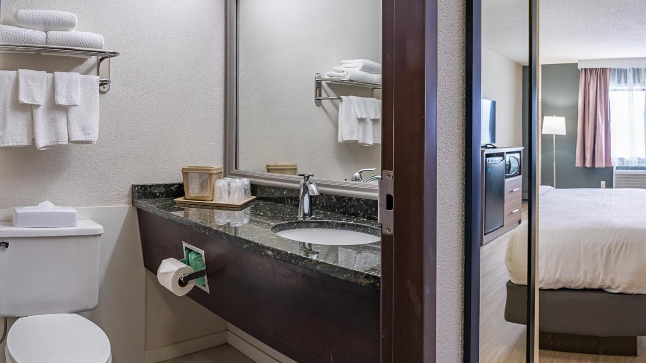 King Room - Non-Smoking at Quality Inn Milan - Sandusky