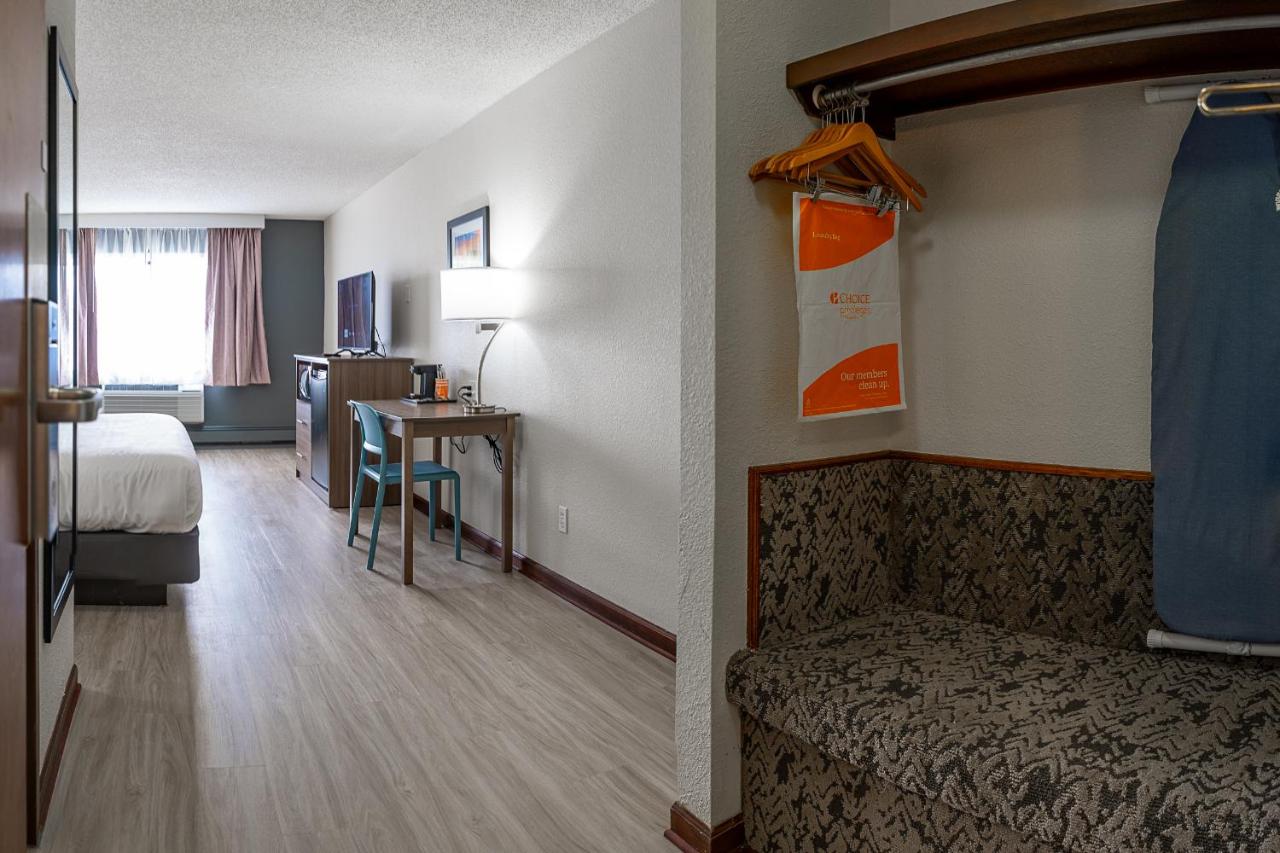 King Room - Non-Smoking at Quality Inn Milan - Sandusky