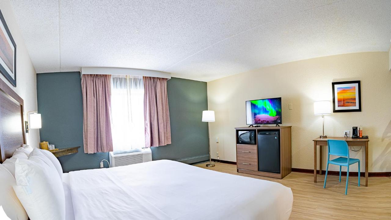 King Room with Accessible Tub - Accessible/Non-Smoking at Quality Inn Milan - Sandusky