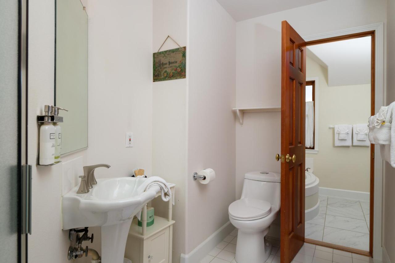 | Arch Cape Inn and Retreat