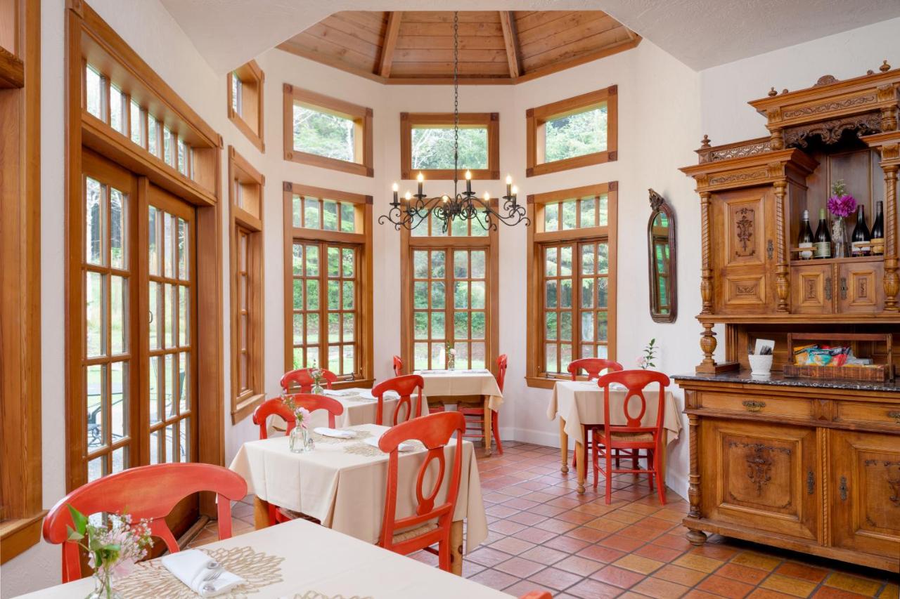 | Arch Cape Inn and Retreat