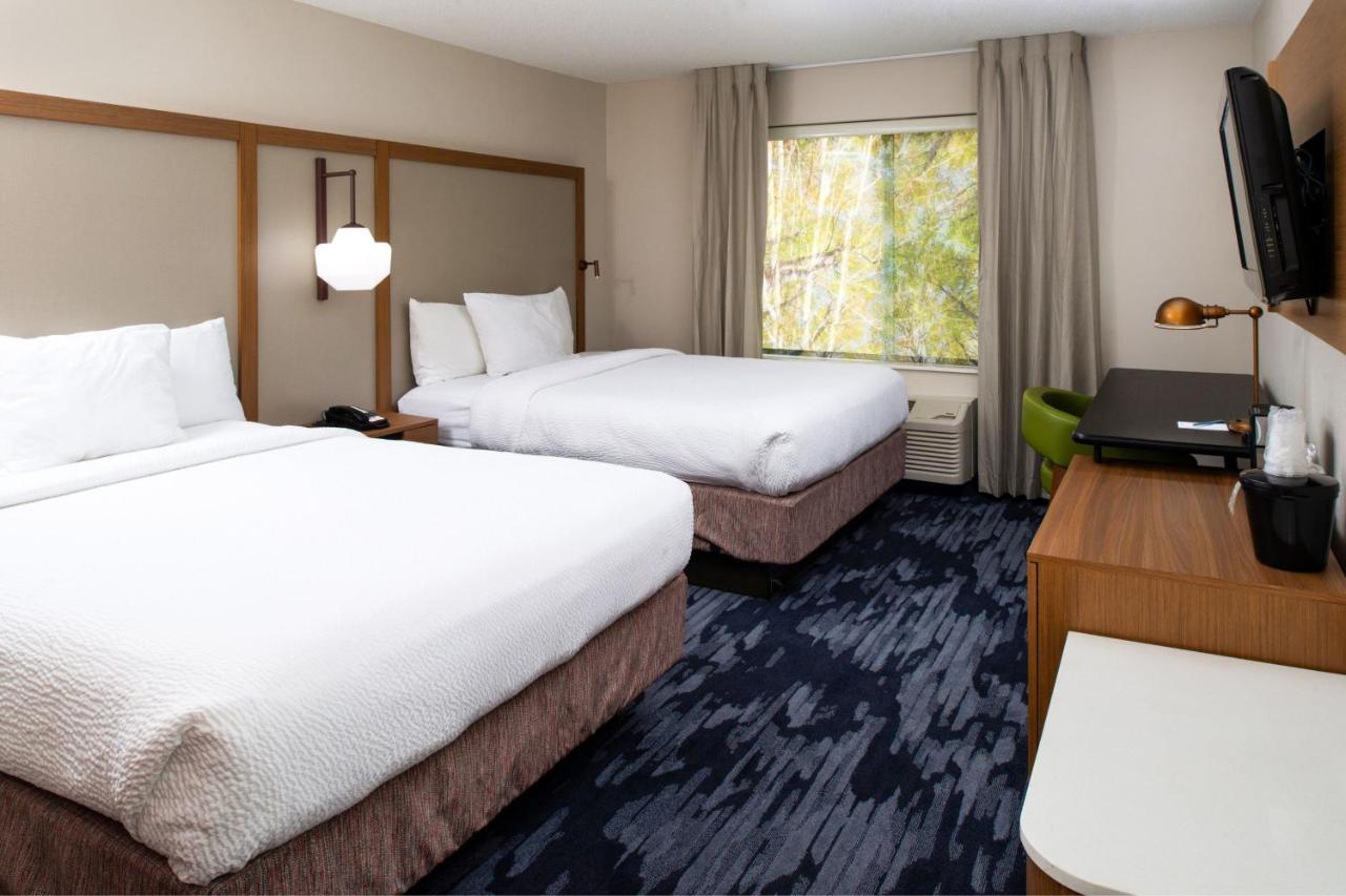 | Fairfield Inn & Suites Greensboro Wendover