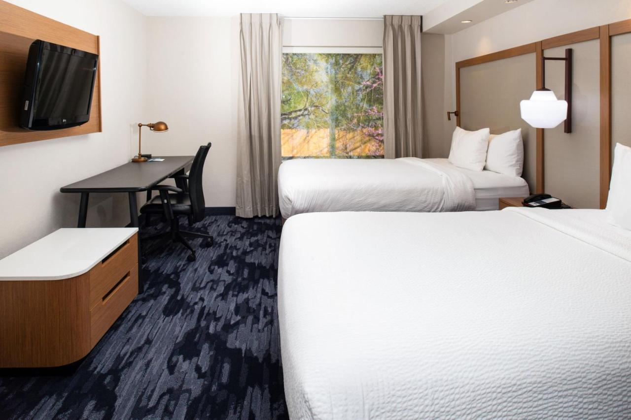 | Fairfield Inn & Suites Greensboro Wendover
