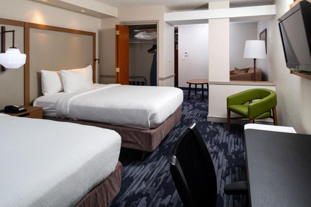 | Fairfield Inn & Suites Greensboro Wendover