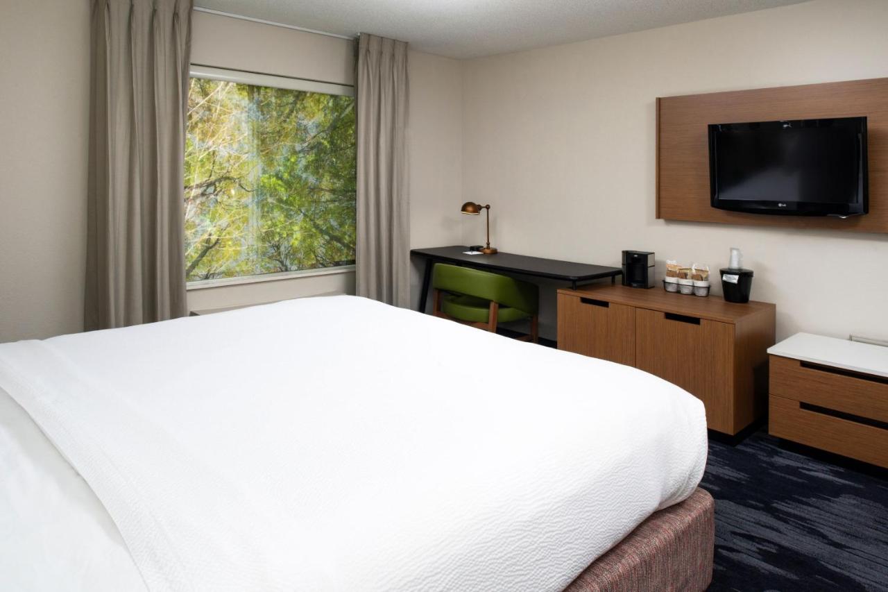 | Fairfield Inn & Suites Greensboro Wendover