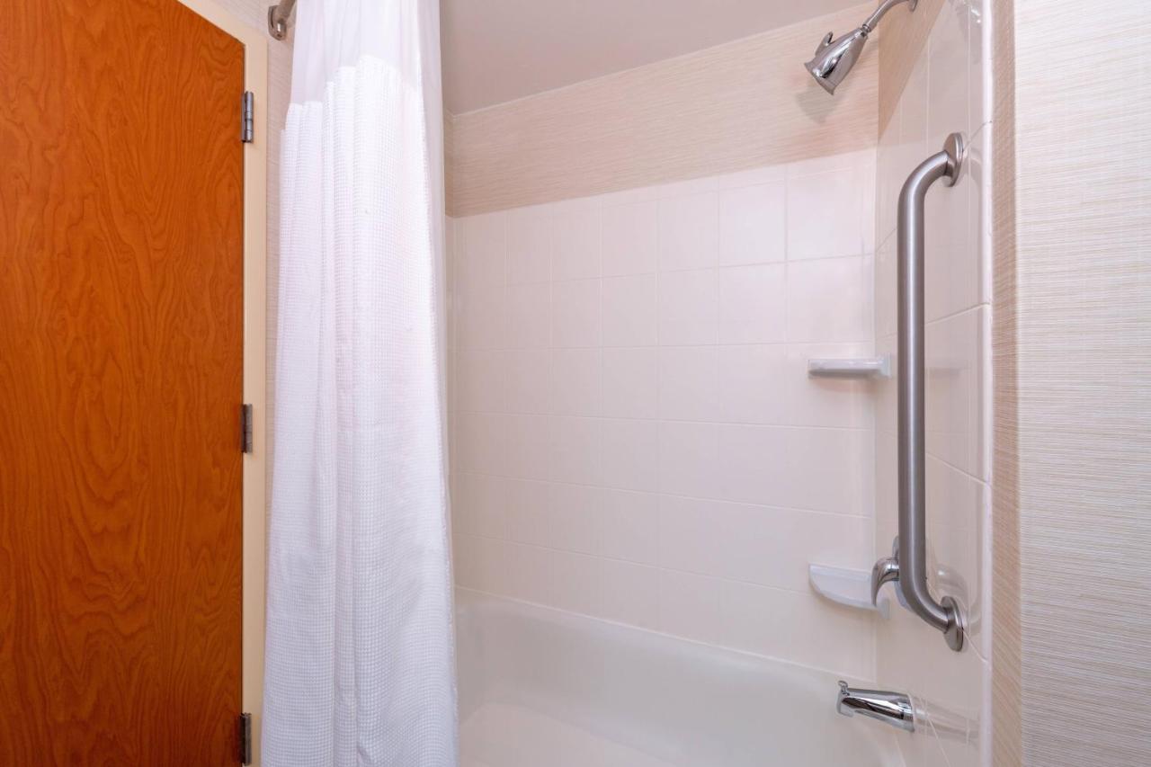 | Fairfield Inn & Suites Greensboro Wendover