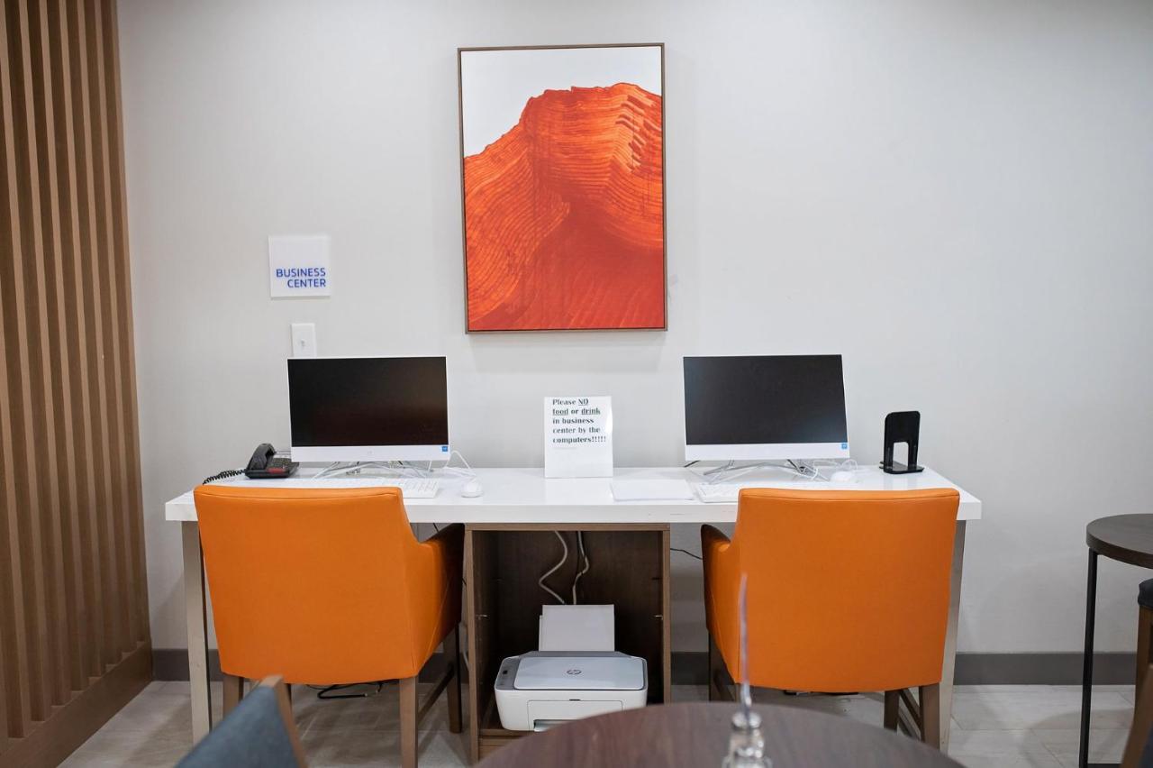  | Holiday Inn Express & Suites Center, an IHG Hotel