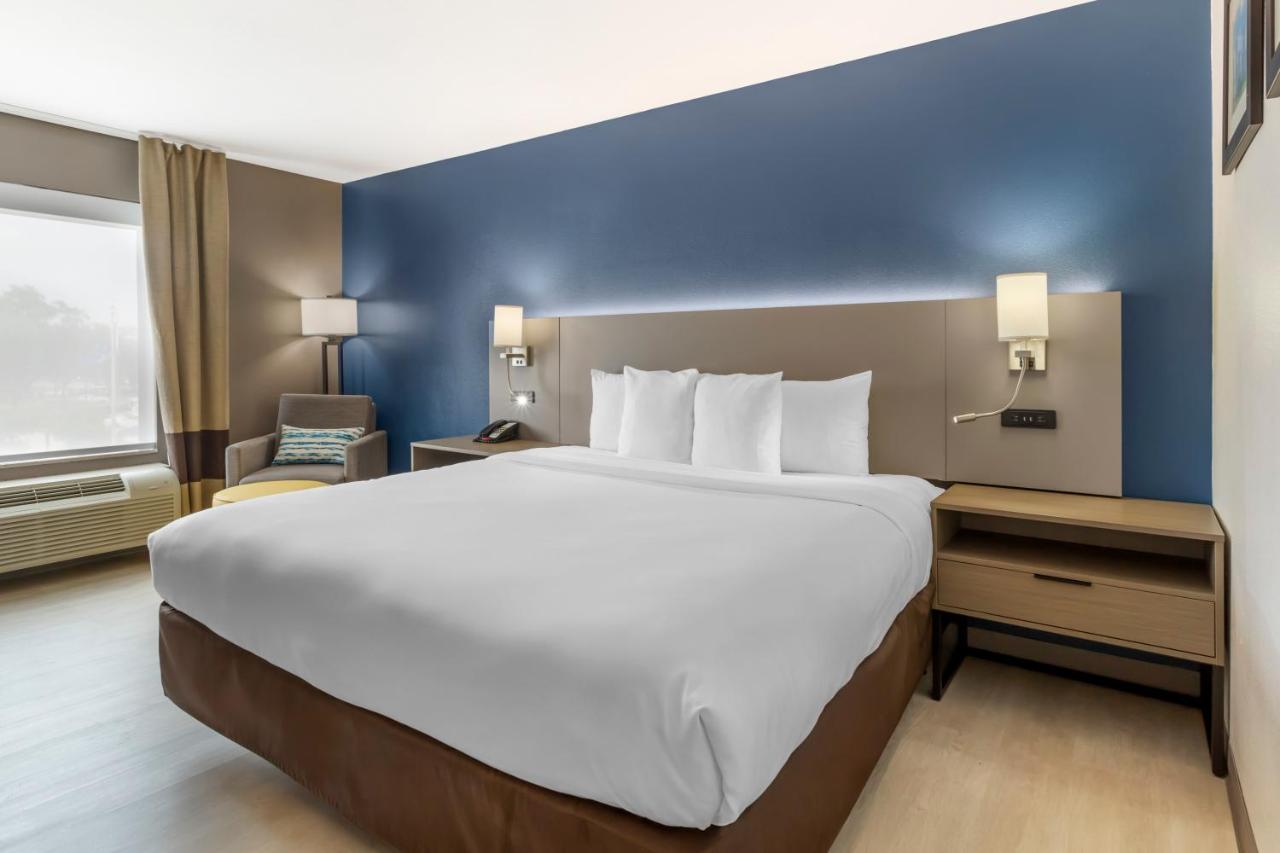 King Room - Accessible/Non-Smoking at Comfort Inn & Suites Houston FM1960 - Champions