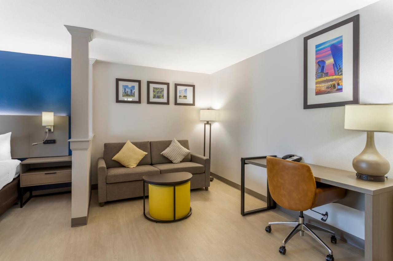 King Suite - Accessible/Non-Smoking at Comfort Inn & Suites Houston FM1960 - Champions