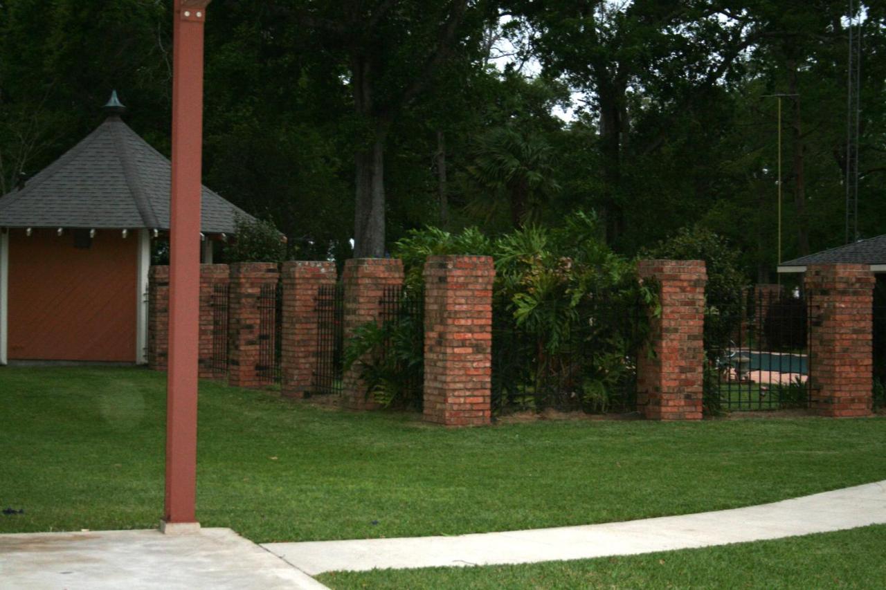 | Louisiana Cajun Mansion
