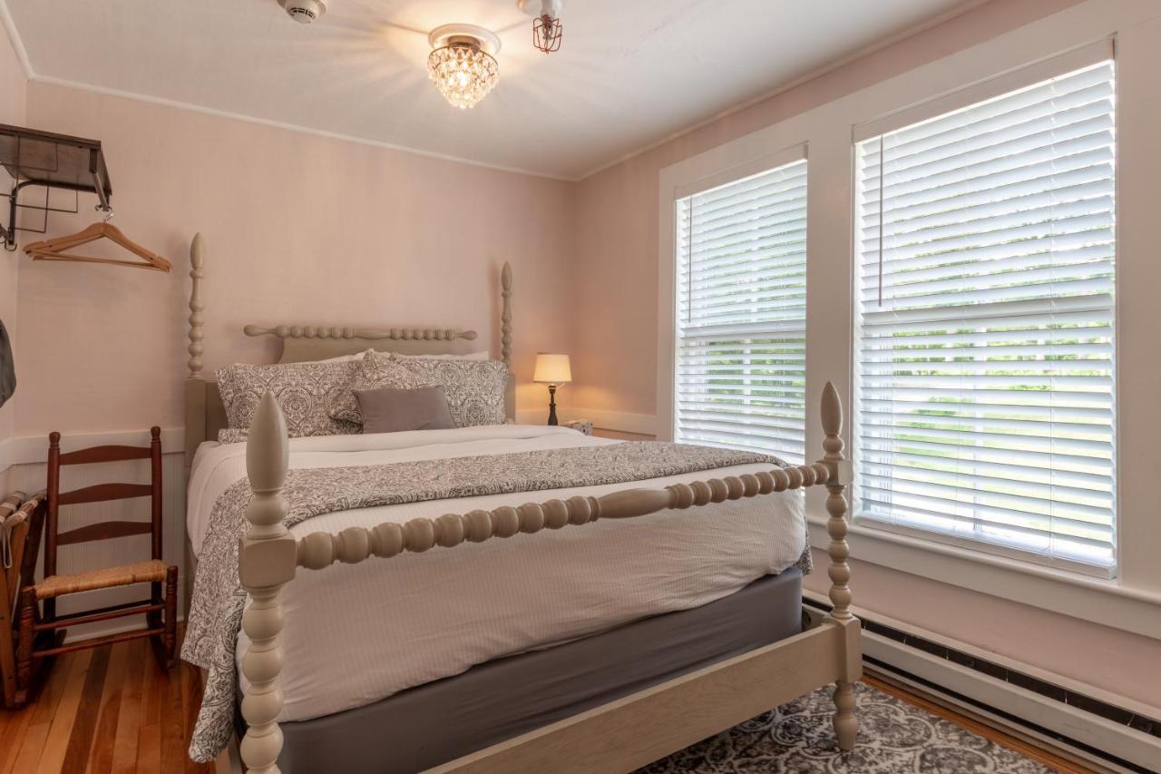 Standard Queen Room at Cranmore Mountain Lodge Bed & Breakfast