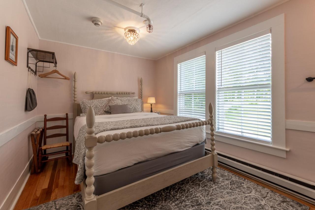 Standard Queen Room at Cranmore Mountain Lodge Bed & Breakfast