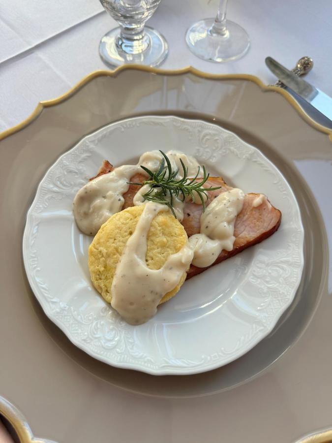 | Garth Woodside Mansion Bed and Breakfast
