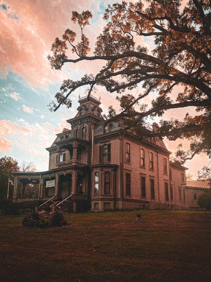 | Garth Woodside Mansion Bed and Breakfast