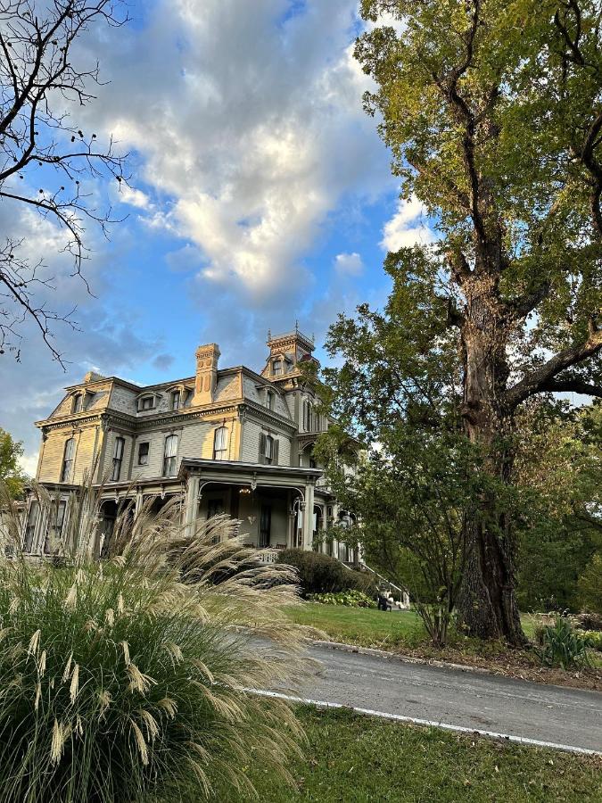 | Garth Woodside Mansion Bed and Breakfast