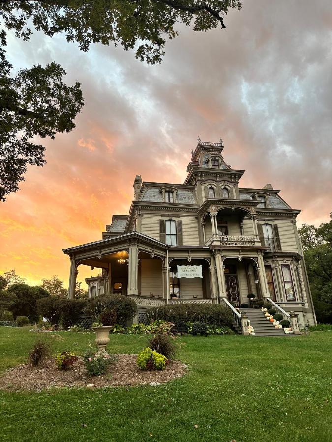 | Garth Woodside Mansion Bed and Breakfast