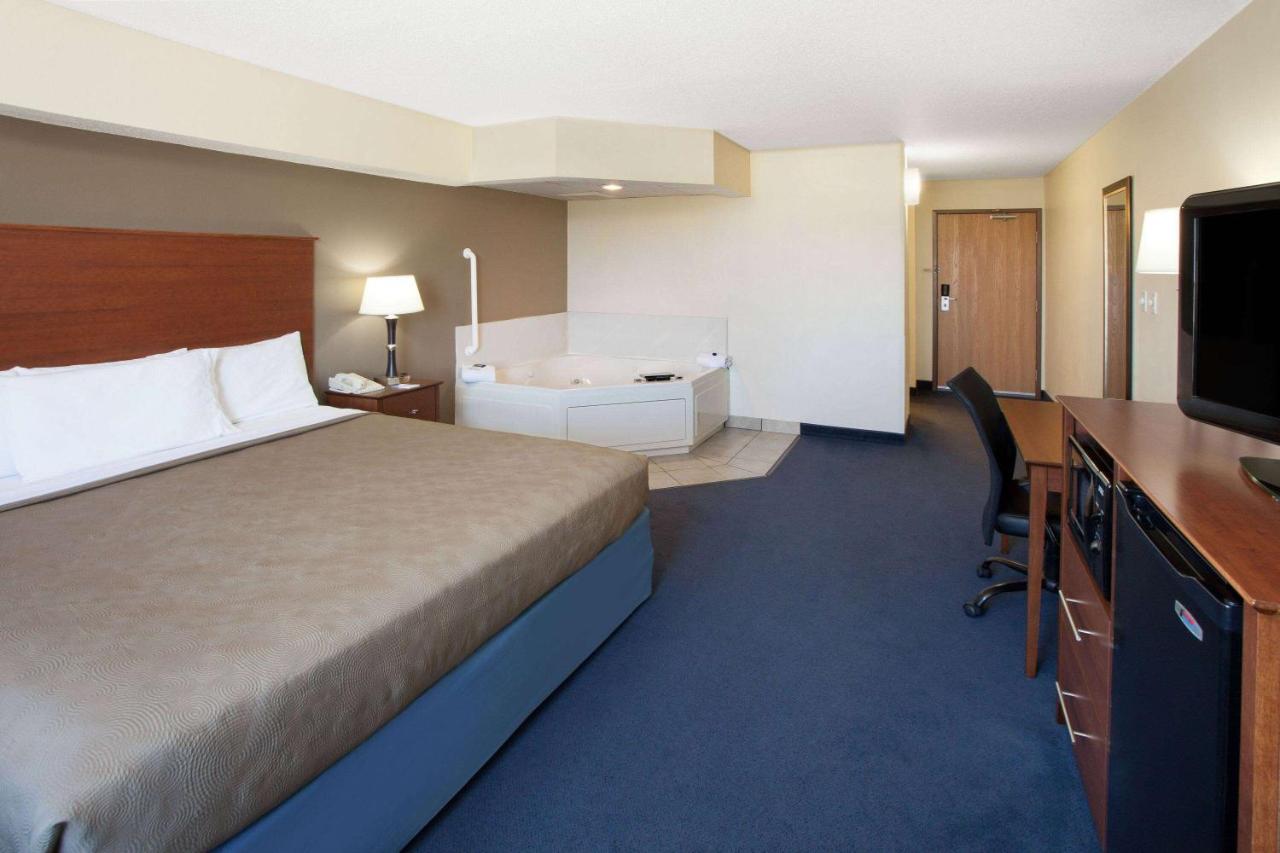 Business King Suite - Non-Smoking at AmericInn by Wyndham Webster City