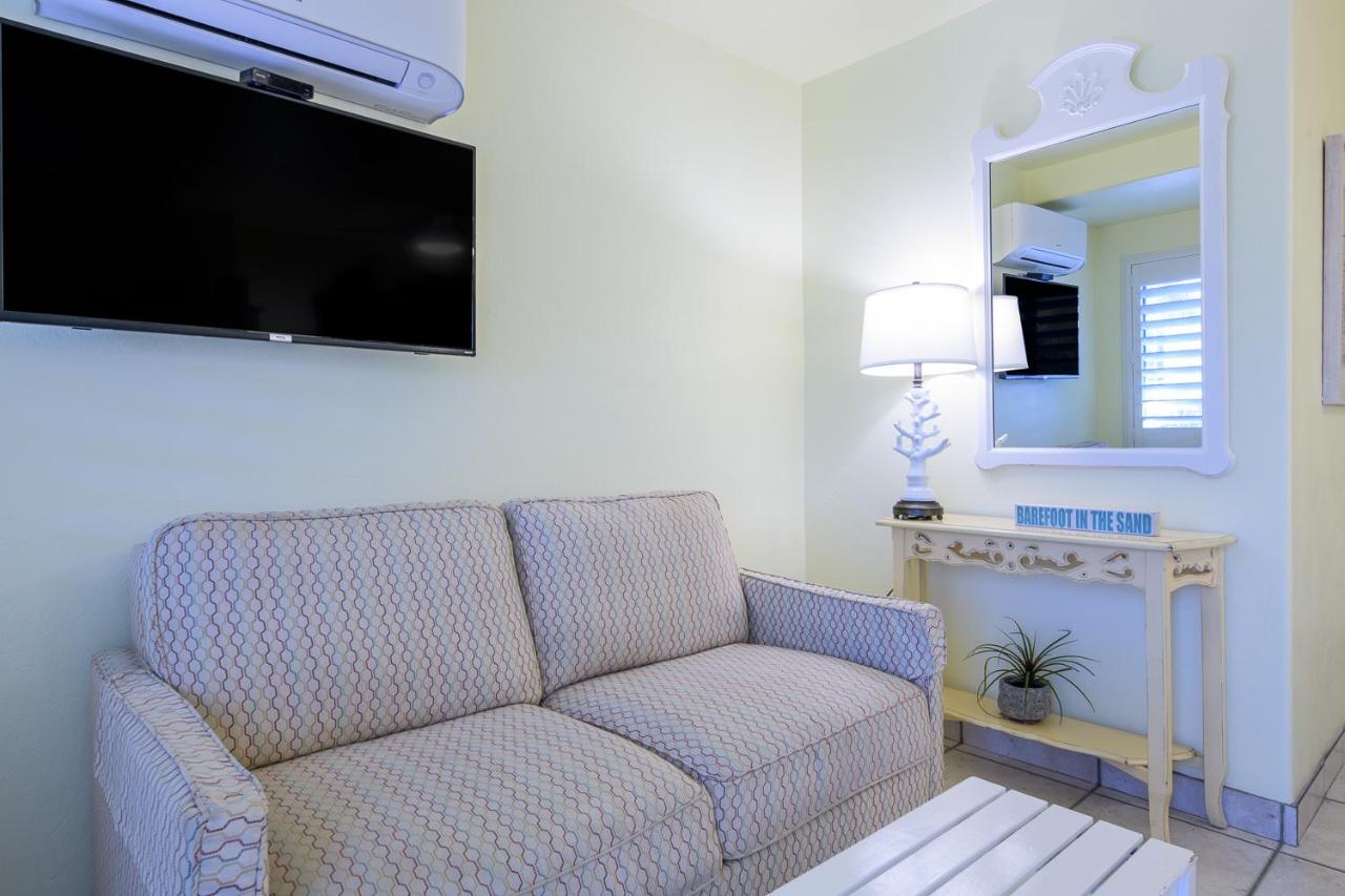 Standard Queen Room at Kona Kai Resort and Gallery - Adults Only
